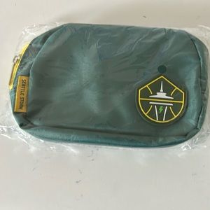Unopend Seattle storm fanny pack